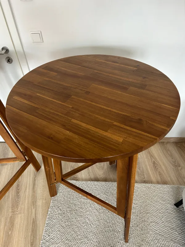 Stehtische aus Akazienholz 