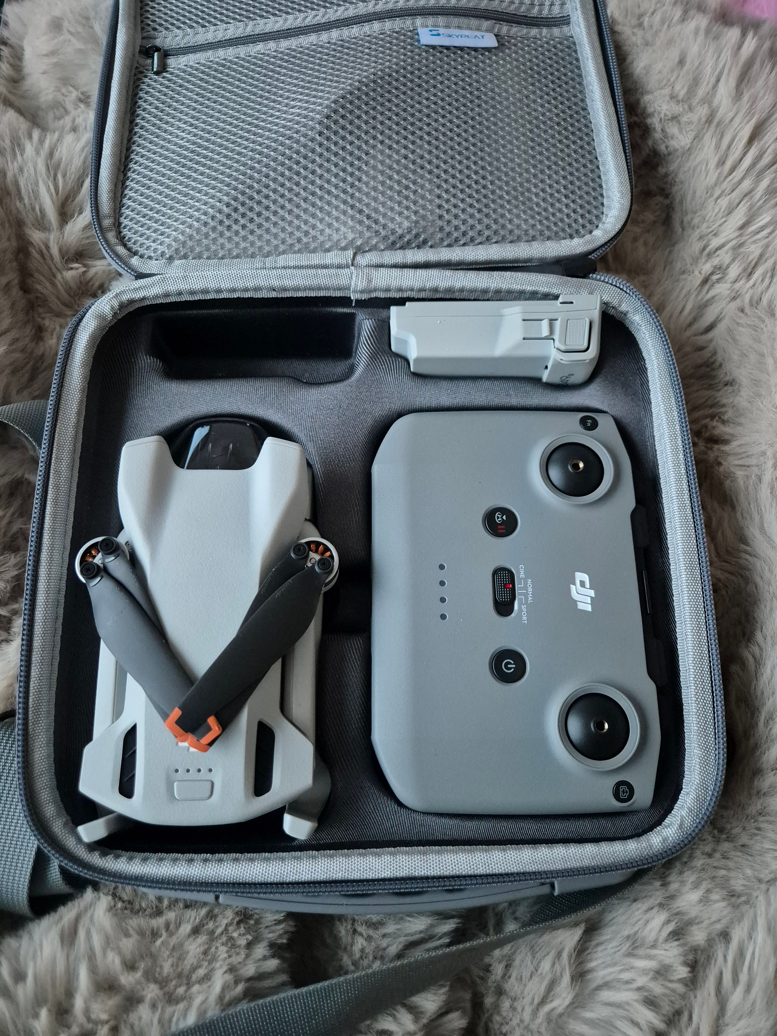 DJI Mini 3 + Koffer und SD-Karte