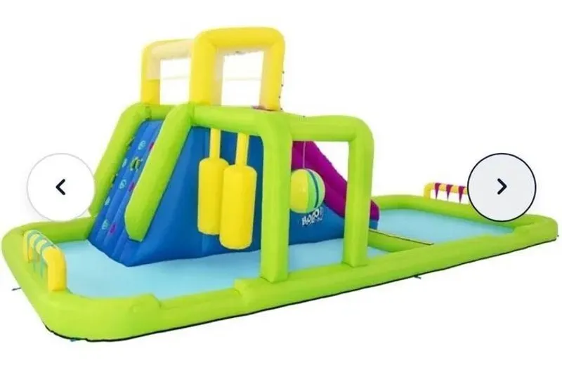 Wasserpark, Hüpfburg, Parkour, Wasserrutsche