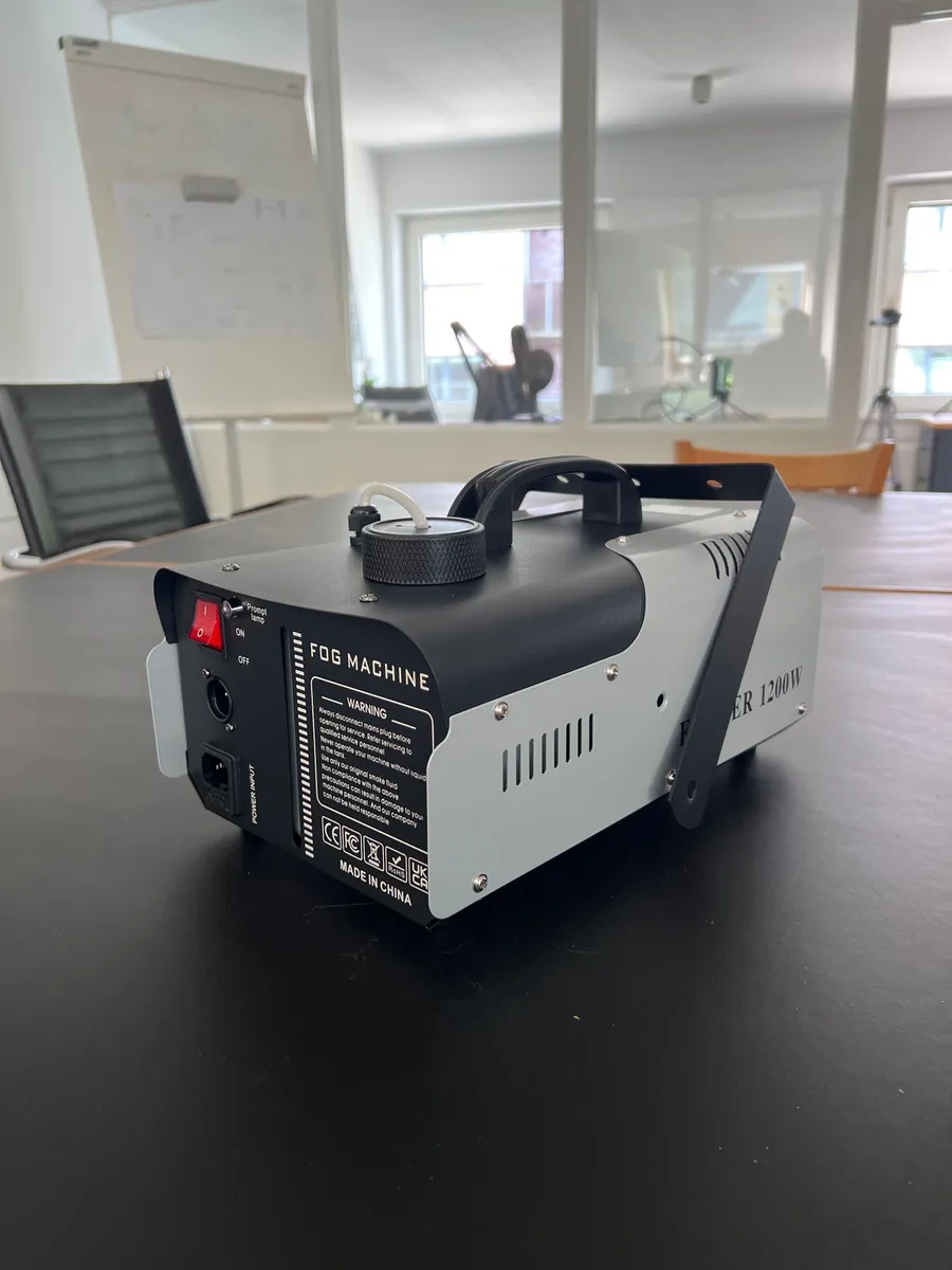 Nebelmaschine / LED-1200 smoke machine 