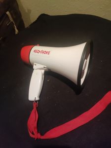 megaphone-schiedsrichter-trillerpfeife preview image