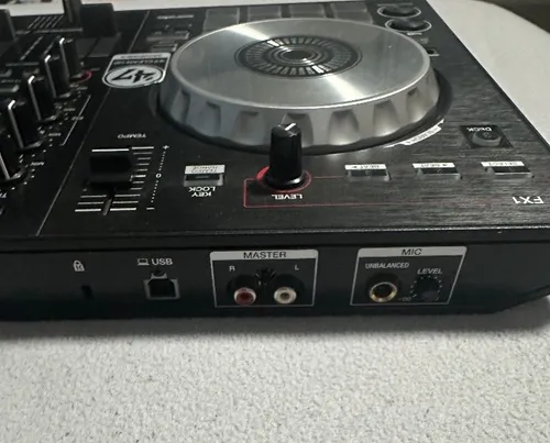 DJ Controller Serato DDJ-SB3