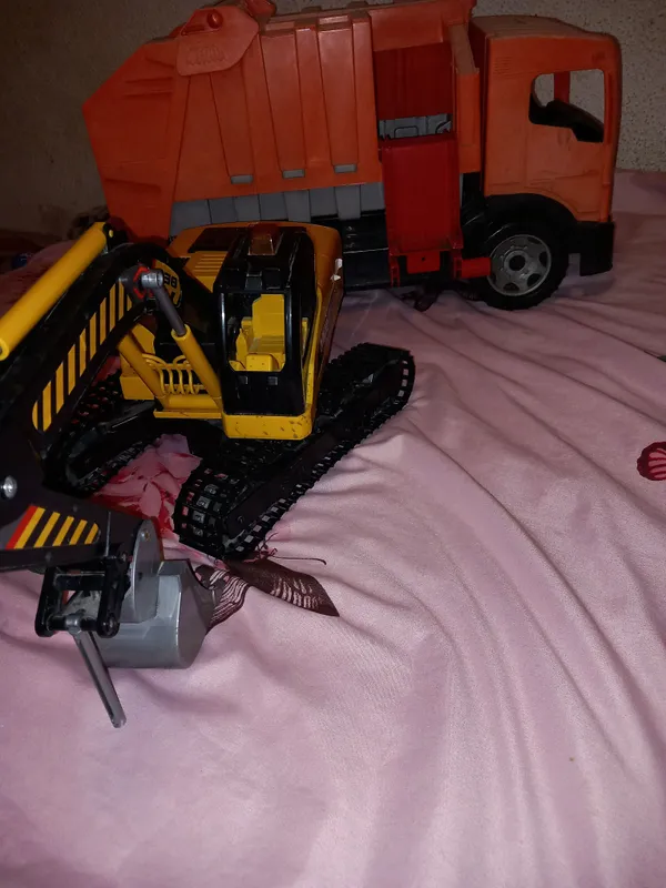 Sehr großes Sandspielzeug Müllwagen und Bagger