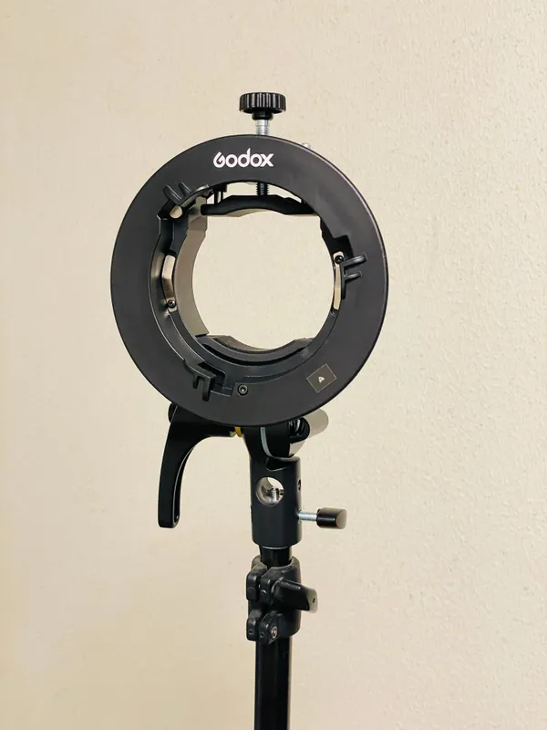 Mobiles Fotostudio-Komplettset: 2x Blitz + 2x Octa Softbox 120 cm + 3x Lampenstative + Falthintergrund + Studio-Trolly