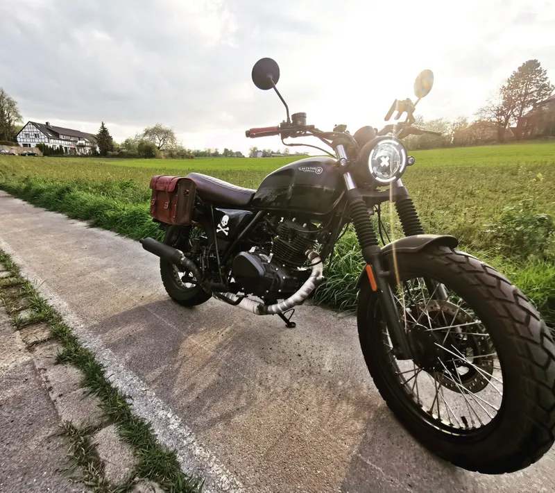 Brixton chromwell 125