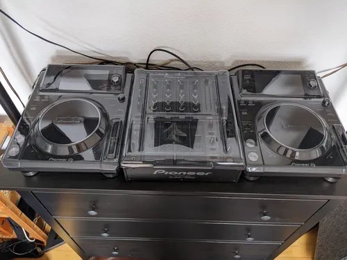 2 x XDJ 1000 MK II (plus DJM 700)