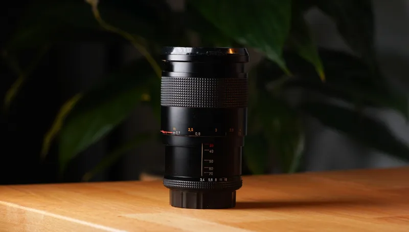 Zeiss Contax 35-70mm f/3.4 MM Zoom Objektiv (+EF/E Adapter)