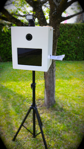Extra Premium Fotobox / Photobooth / Fotoautomat in Berlin Brandenburg MOL mit digitaler Flatrate