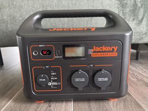 powestation-jackery-e1000-mit-2x-solarpannel preview image