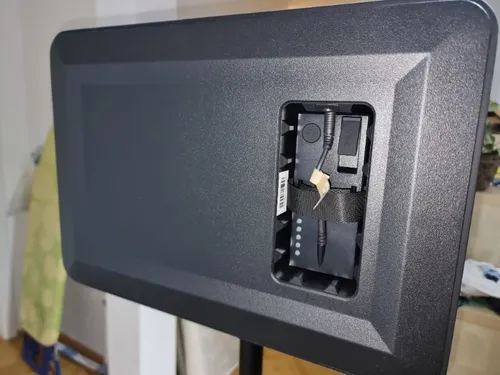 Soundboks Go Akku Bluetooth Lautsprecher optional mit Stativ