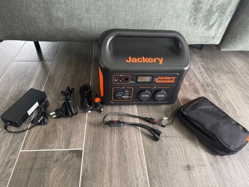 Powestation Jackery E1000 mit 2x Solarpannel