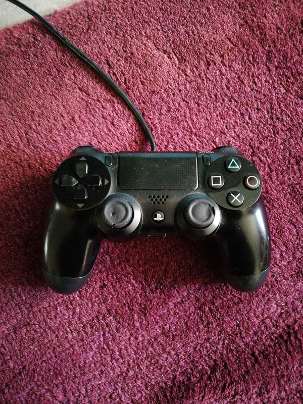 playstation 4 Konsole mit GTA 5, Sims und Fortnite