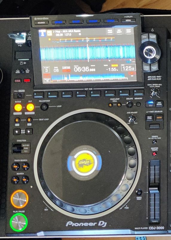 2x Pioneer CDJ 3000