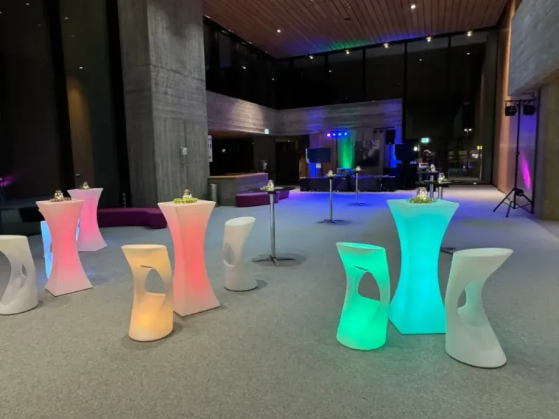 LED Leuchttisch und Barhocker
