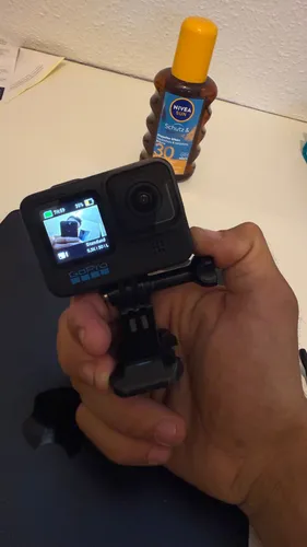 GoPro HERO11 Black – Action-Kamera mit 5,3K60 Ultra HD-Video, 27 MP Fotos, HDR, 1/1,9-Zoll-Bildsensor, Live-Streaming, Webcam, Stabilisierun