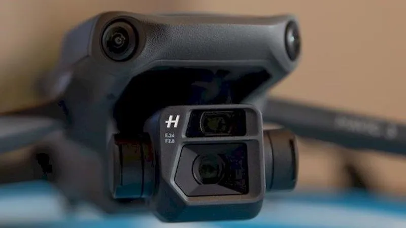 DJI Mavic 3 (Fly More Combo)