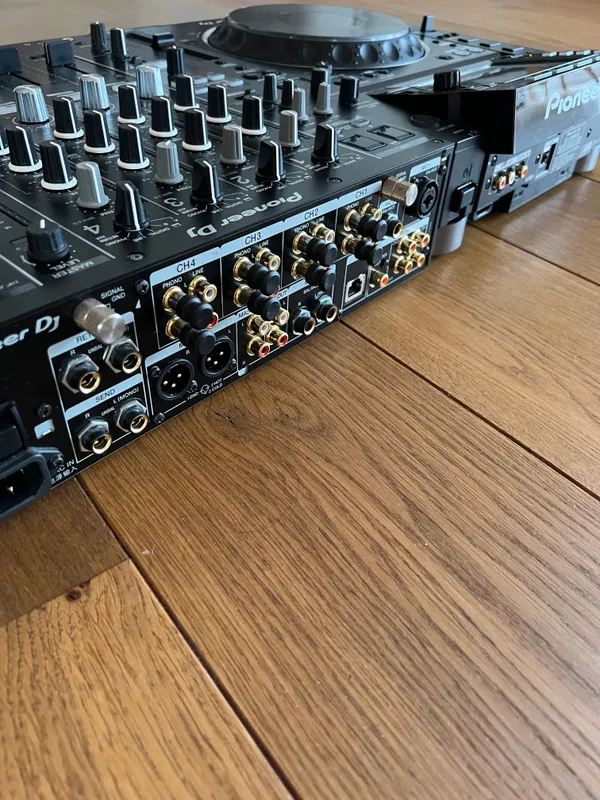 Pioneer CDJ 2000 Nexus 2 / DJM 900 Nexus 2 NXS2 DJ Set