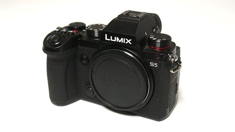Panasonic Lumix DC-S5