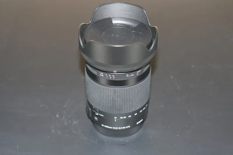 Sigma 18-300mm F3,5-6,3 DC Macro OS HSM Contemporary (EF-S / DSLR)