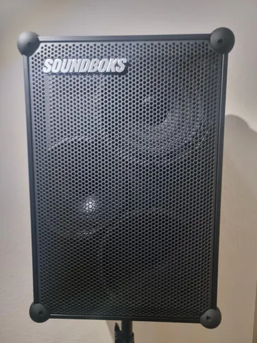 Soundboks 4 Akku Bluetooth Lautsprecher mit Stativ