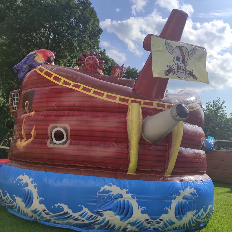 Profi Hüpfburg Piratenschiff mit Rutsche
