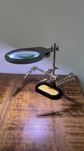 lotstation-mit-lupe-licht-und-lotkolbenhalterung preview image