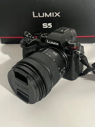 Panasonic Lumix S5 mit Lumix S 20-60mm 1:3.5-5.6