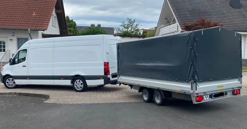 Umzug Möbeltransport Anhänger mit Plane mieten leihen 100kmh
