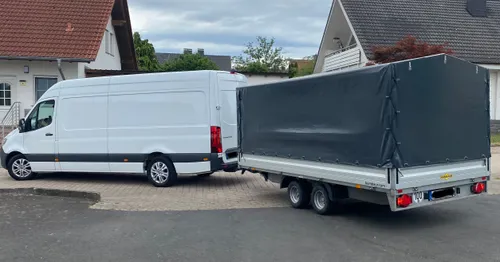 Umzug Möbeltransport Anhänger mit Plane mieten leihen 100kmh
