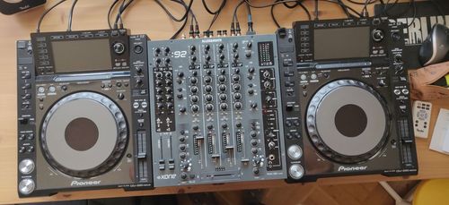 2x Pioneer CDJ 2000 Nexus