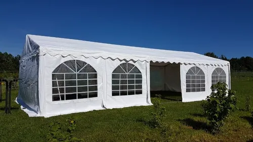 Partyzelt 10x5 für 64 Sitzplätze durch 8 Biertischgarnituren 