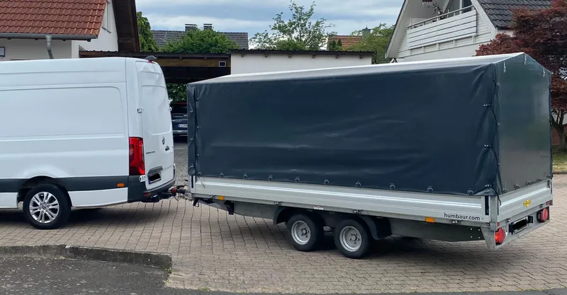 Umzug Möbeltransport Anhänger mit Plane mieten leihen 100kmh