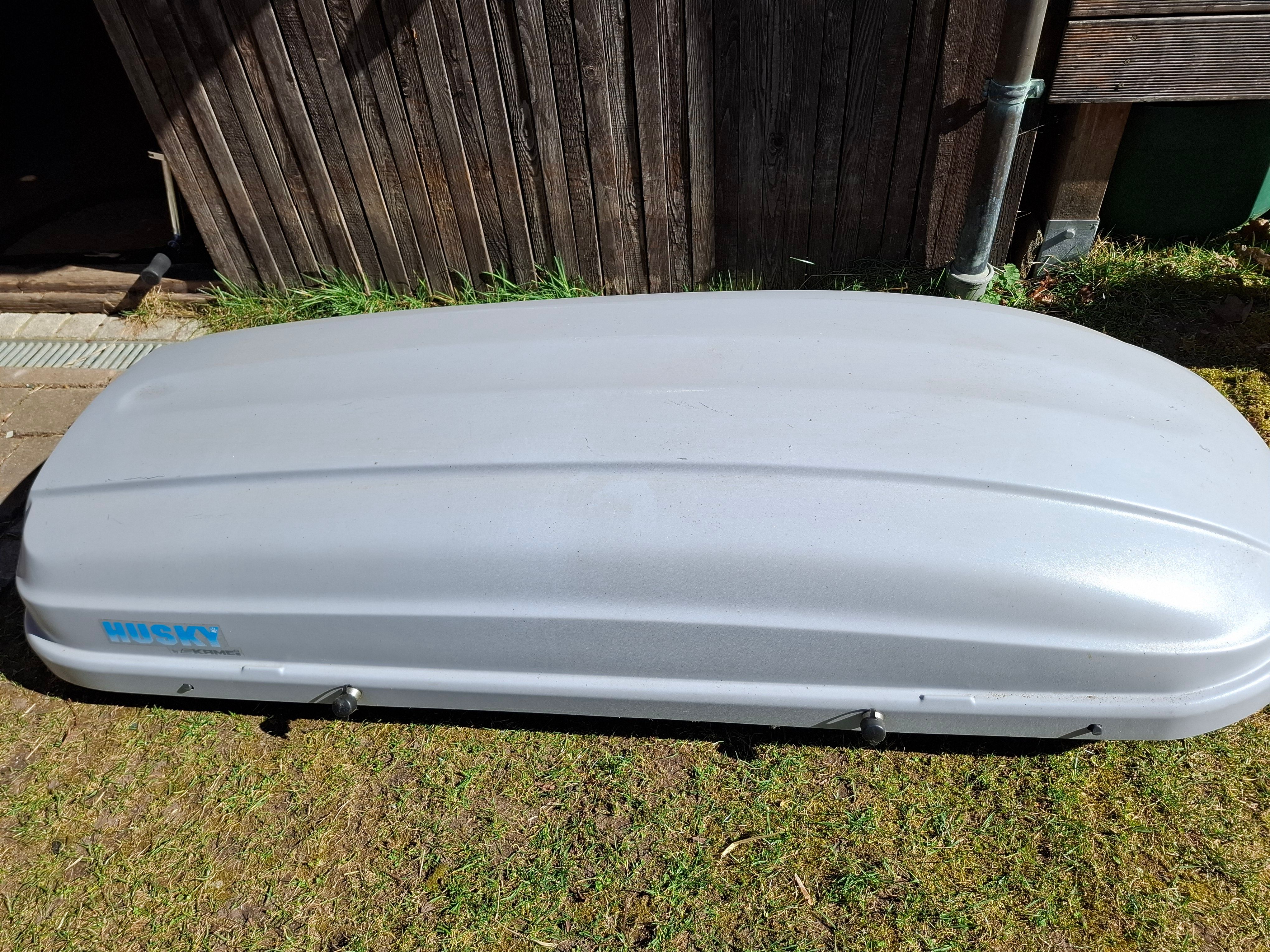 Dachbox für das Auto 