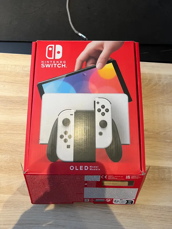 Nintendo Switch OLED mit 4 Controllern 