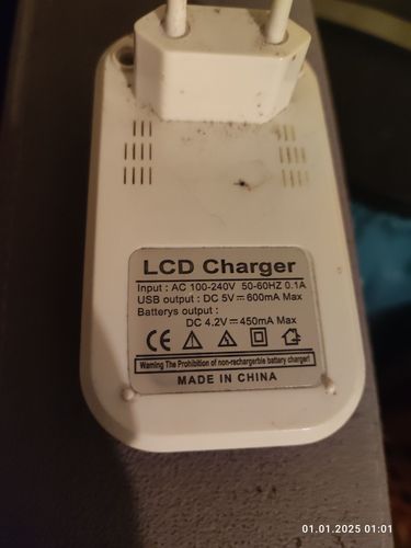 LCD UNIVERSAL CHARGER 