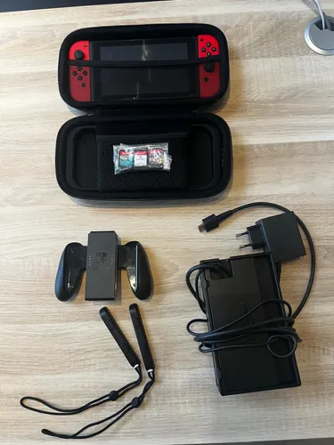 Nintendo Switch mit zwei Controllern & kostenlosen Spielen