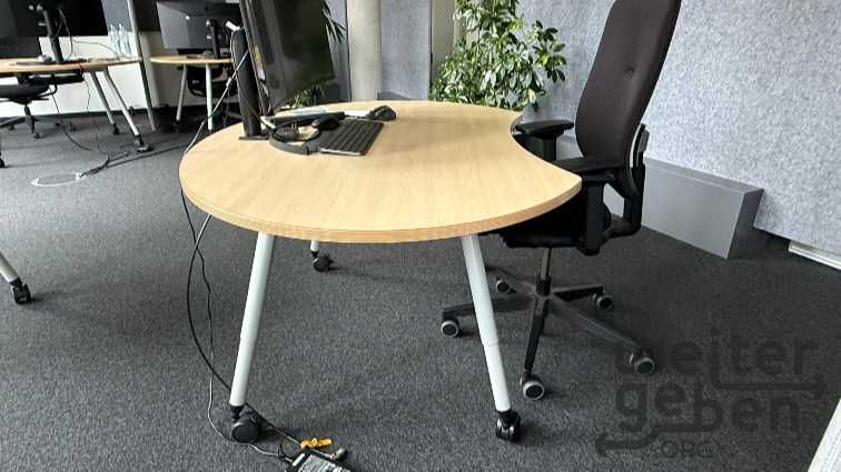 rollbare Bürotische : Steelcase : apple ufo Tische : desks : Schreibtische 