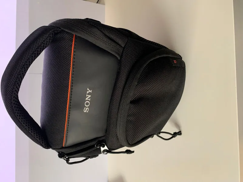 Sony Alpha 7 II mit Zeiss-Objktiv und Zubehör