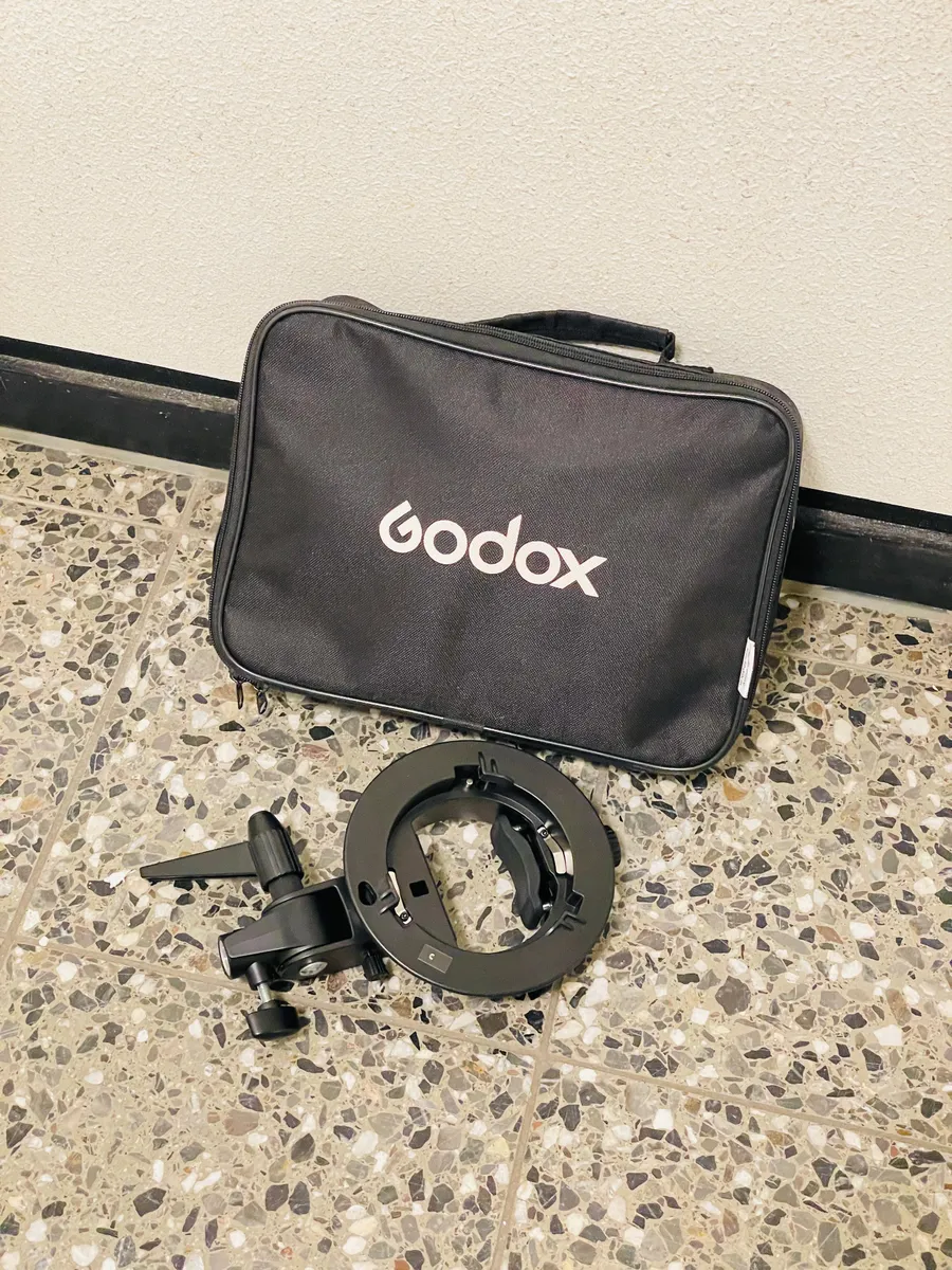 Godox 60 × 60 cm Softbox-Kit mit Wabengitter & S-Typ-Halterung – Kompakt, präzise, professionell