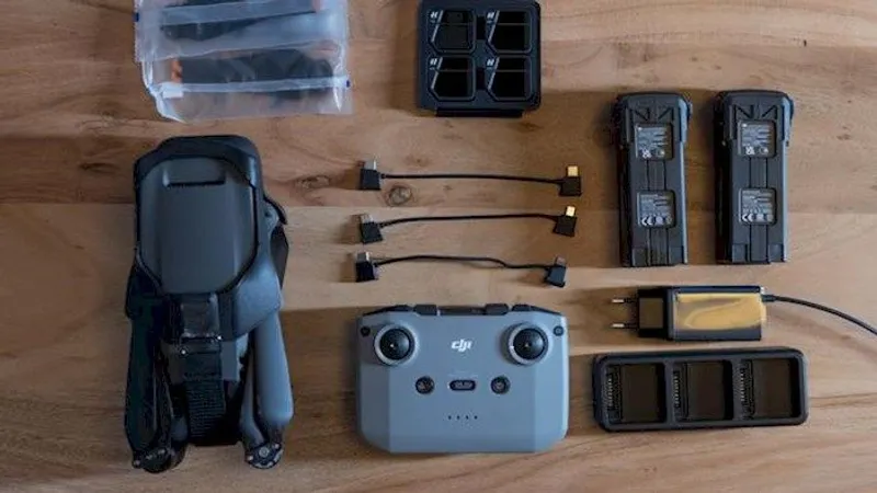 DJI Mavic 3 (Fly More Combo) MIT PILOT