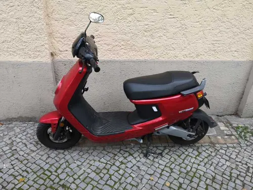 NIU M+. 2  Seats + 2 Helmets