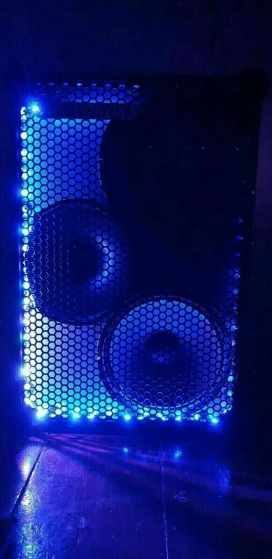 Soundboks 3 in Orange/ Grün/ Weiß/ Led