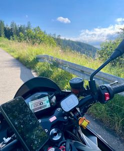 kurvx-kurventrainer-mieten-–-inkl.-fahrdaten-analyse-durch-zertifizierten-motorradtrainer-motou-motorradtrainings-kurvx4rent preview image