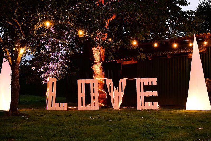 Love Sign für eure Hochzeit zu vermieten