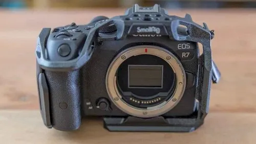 Canon EOS R7
