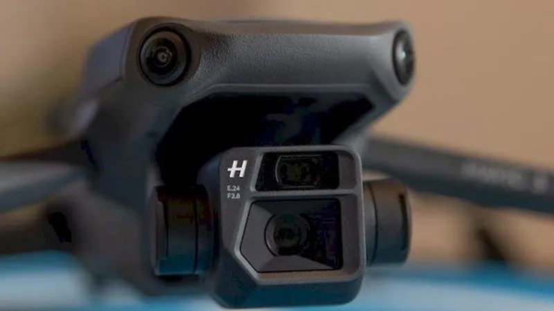 DJI Mavic 3 (Fly More Combo) MIT PILOT