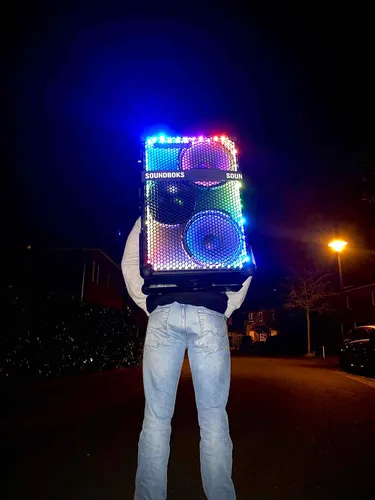 Soundboks 3 Lautsprecher + Reserve Akku, LEDs und Rucksack mieten