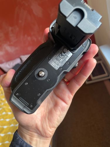 Sony Kamera A7iii mit einem Batteriegeiff
