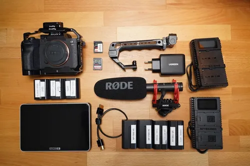 Sony Alpha a7 IV + SmallHD Focus 7" Monitor +  Rode Videomic NTG Paket