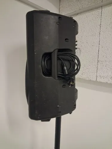 Kompaktes PA-Komplettset: 2x Behringer B212D (550W) Aktiv-Boxen inkl. Stativen & 6-Kanal-Mischpult (Optional mit Aufbau)